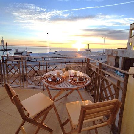 Potato Beach Apartment At Beach Front & Sea View ลากอส ภายนอก รูปภาพ