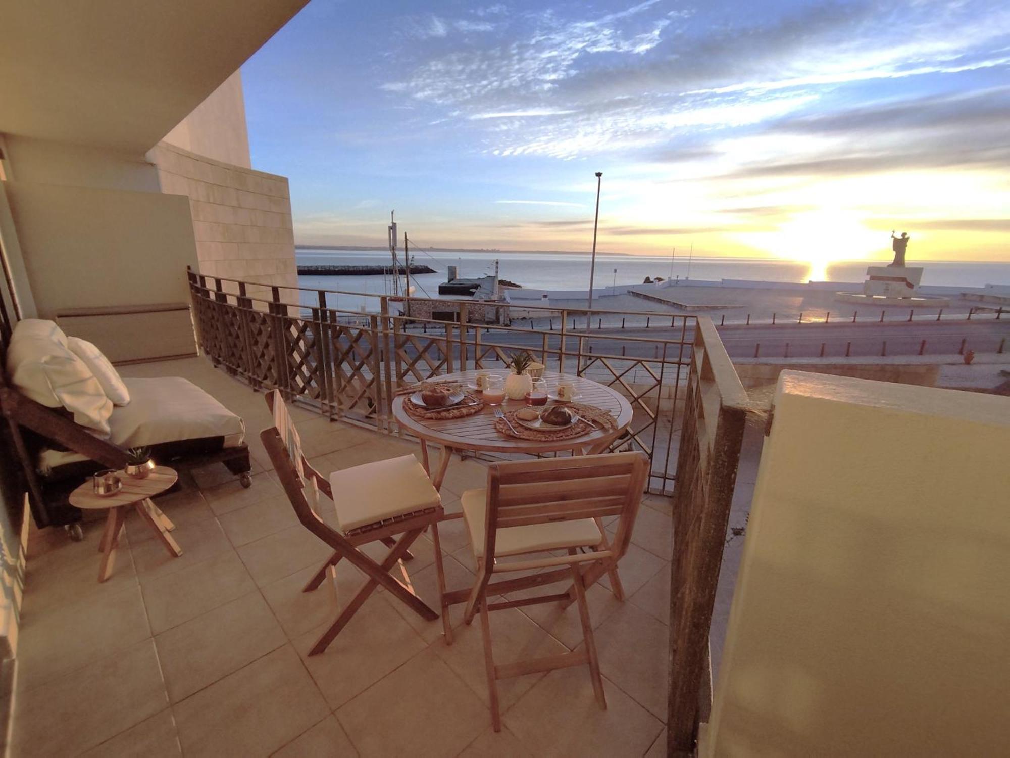 Potato Beach Apartment At Beach Front & Sea View ลากอส ภายนอก รูปภาพ